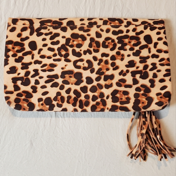 Leopard Print Clutch Purse with chain strap - Picture 3 of 7